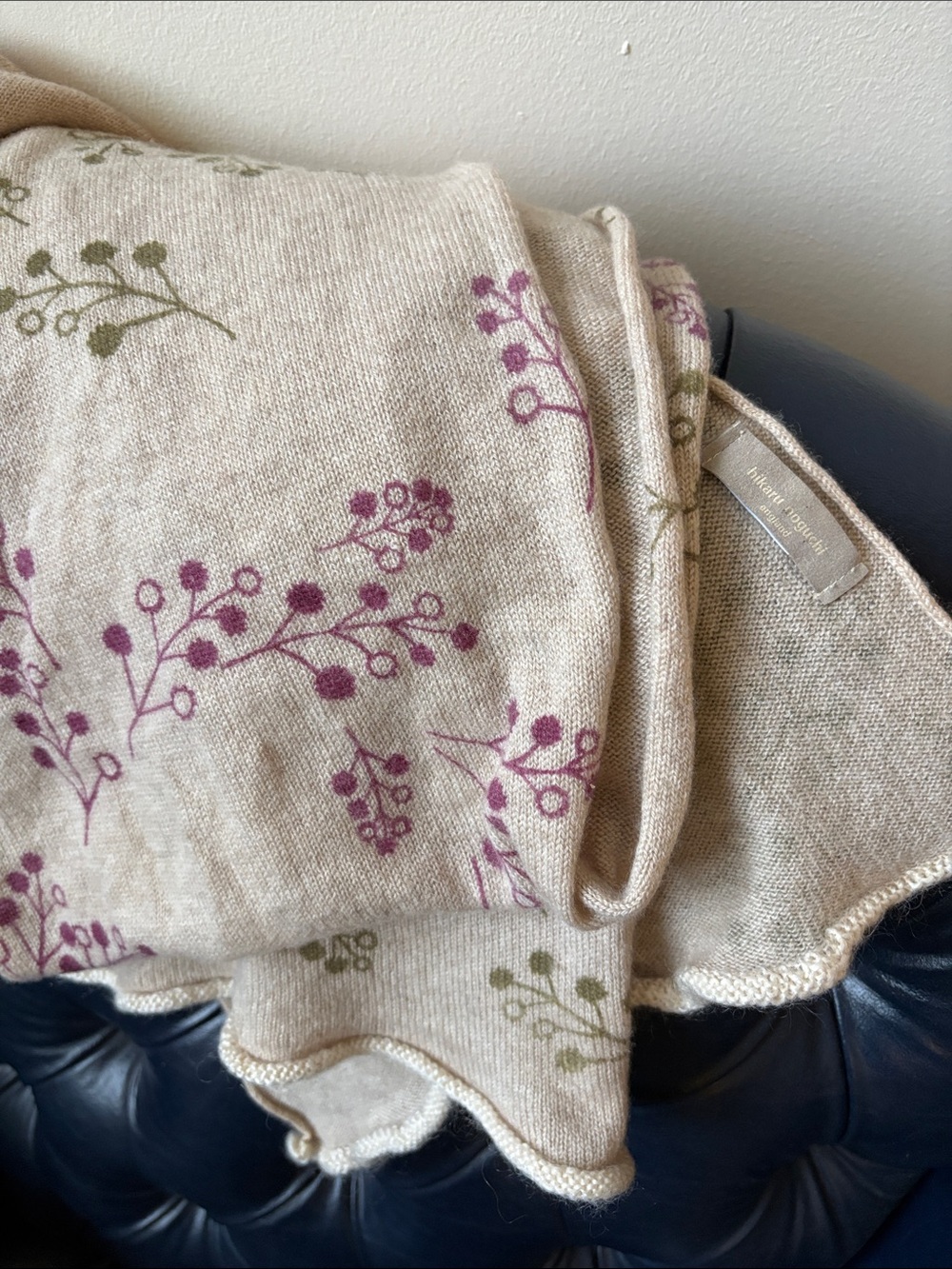 Hikaru Noguchi England Luxury 97% Cashmere Knit Botanical Print Scarf Wrap.